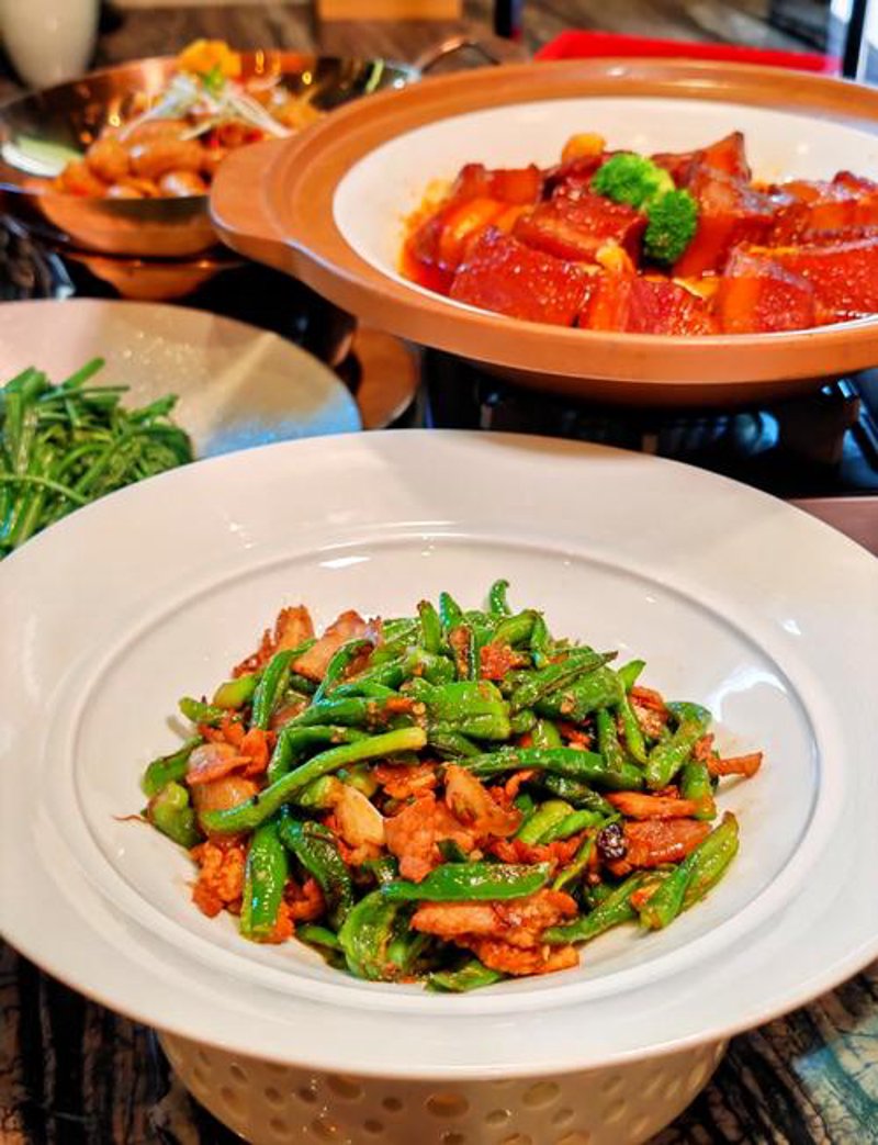 辣椒炒肉，一道简单却美味的家常菜。今天我们就来学习一下如何做出一道色香味俱佳的辣椒炒肉吧！